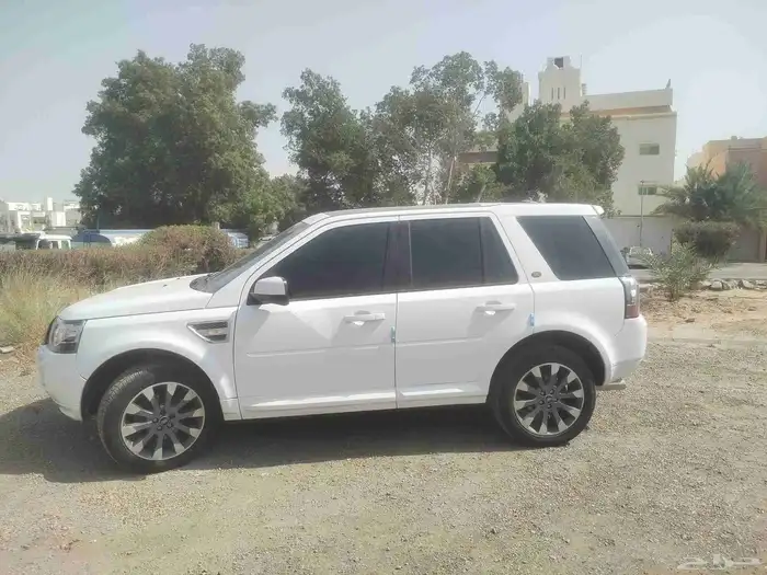 لاندروفر LR2 موديل 2015 0