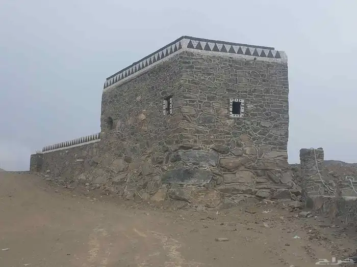 معلم حجر 1