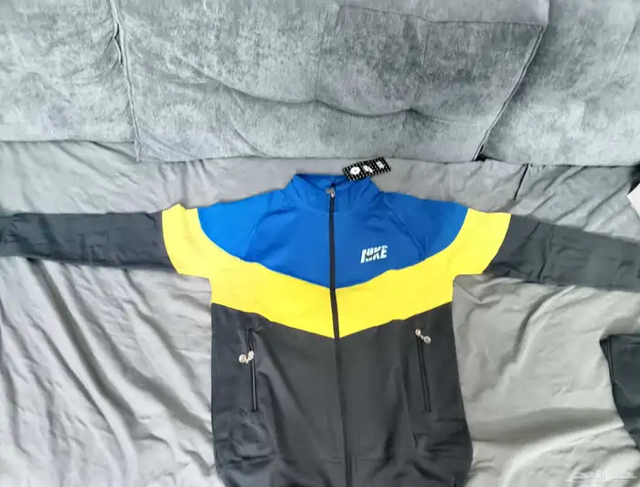 ترينقات رياضيه جديدة وأنيقة متوفر الوان بالإضافة للون الأحمر 3