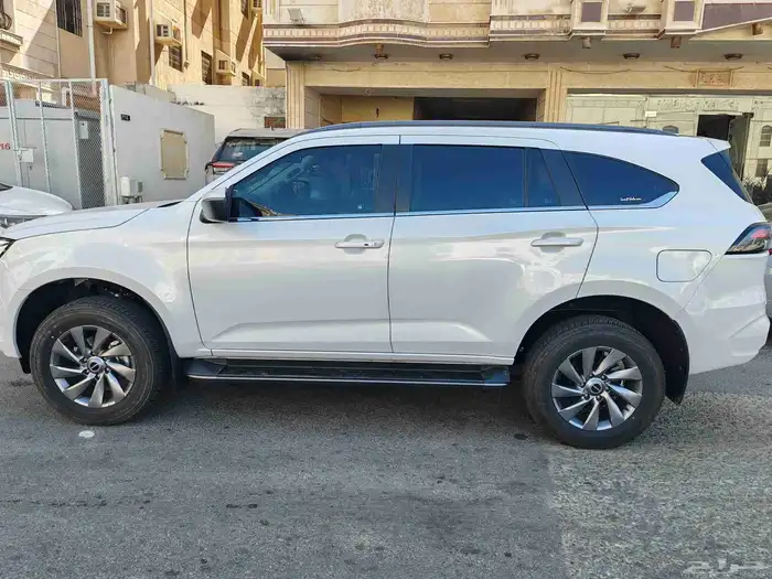 ايسوزو MUX 2024 فل كامل أعلى فئة مالك أول من الوكالة 4