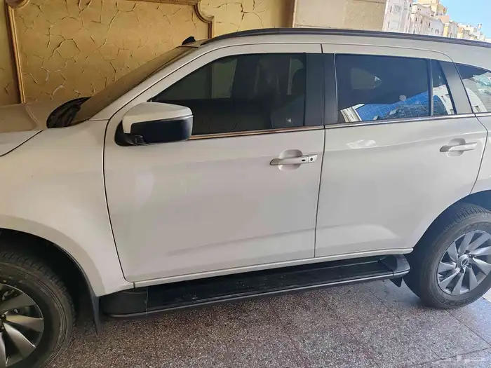 ايسوزو MUX 2024 فل كامل أعلى فئة مالك أول من الوكالة 3