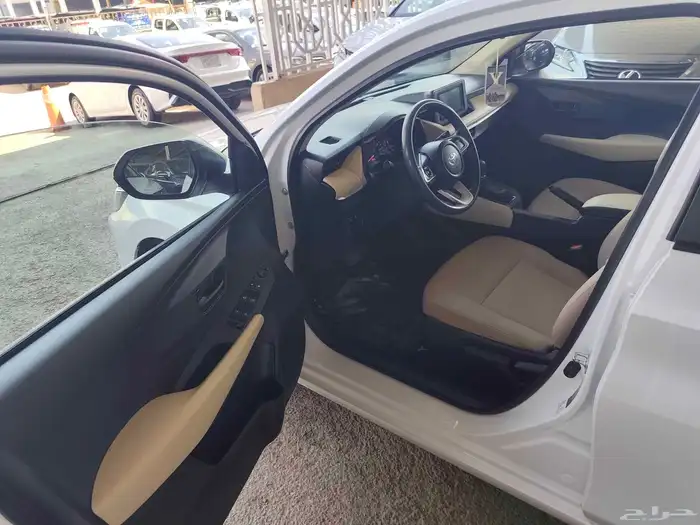 تويوتا يارس 2023 4