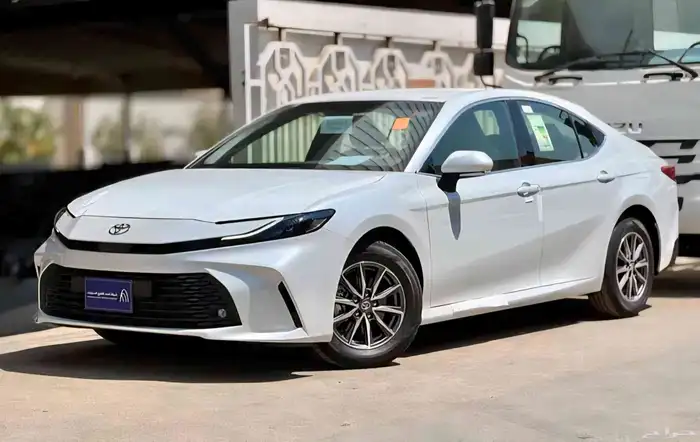 تويوتا كامري E بنزين 2025 ندعم جميع البنوك 3