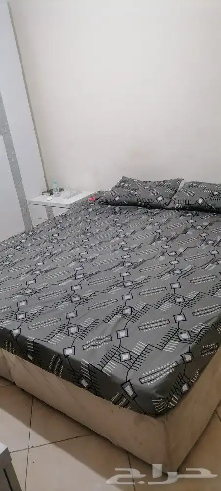 سرير و دولاب للبيع 0