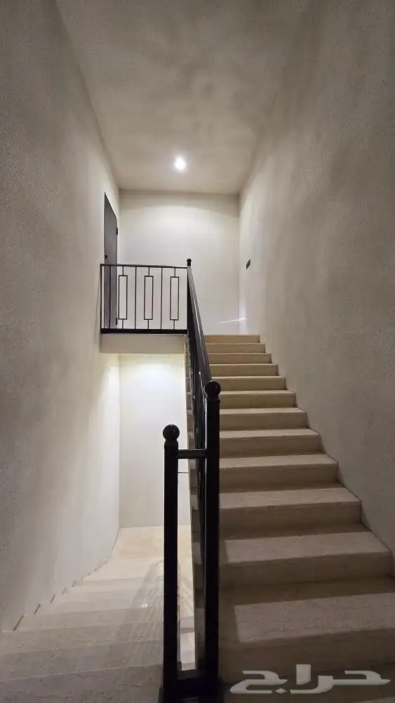 للبيع دور مستقل علي ارض كامله شمال الخميس من 850 ألف 25