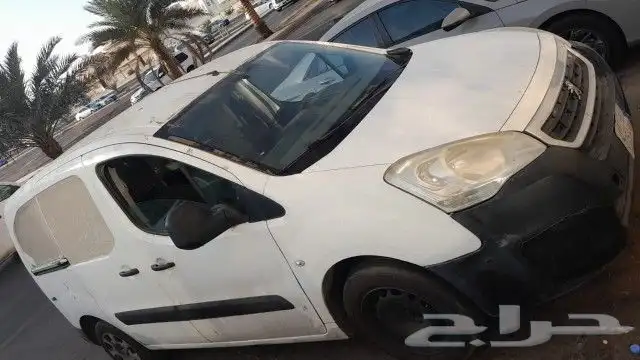 سيارة بيجوت مديل 2017 الاستماره منتهيه لها سته أشهر 2