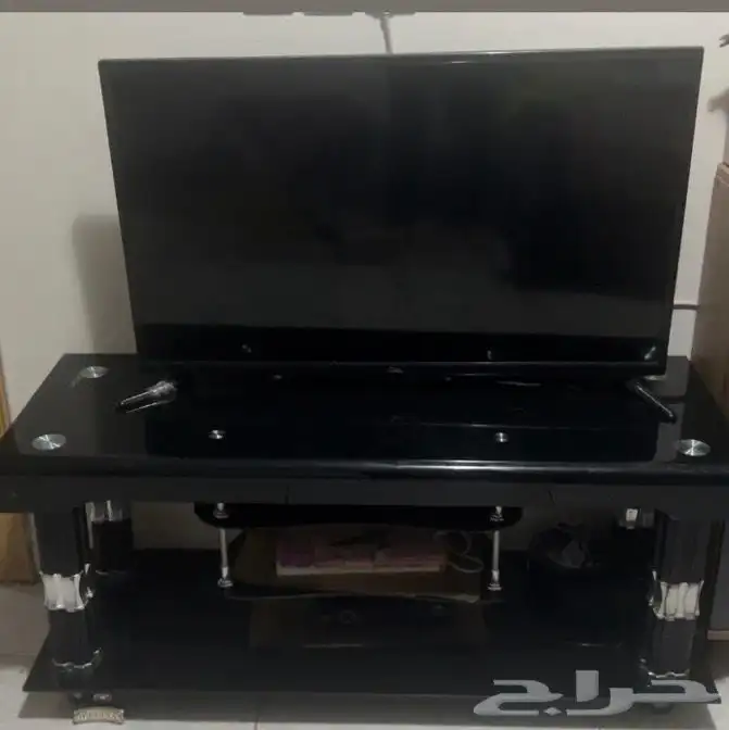 LCD TV with Trolley. 0