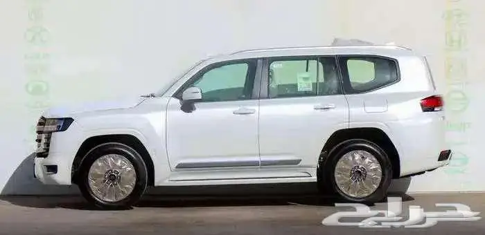 لاند كروزر GXRL3 ابيض 2025 5