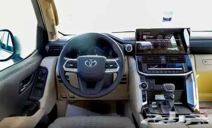 لاند كروزر GXRL3 ابيض 2025 6