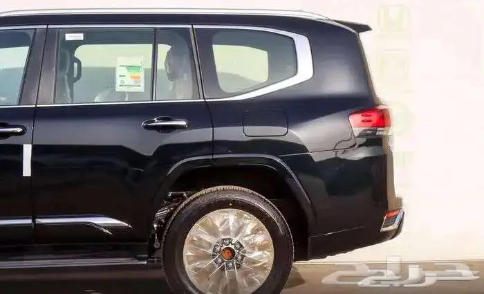 لاند كروزر VXR اسود 2025 5