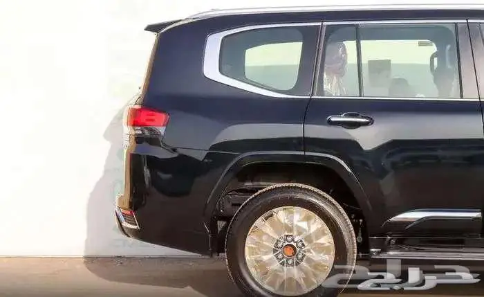 لاند كروزر VXR اسود 2025 10