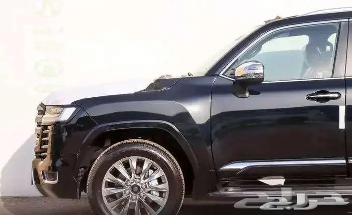 لاند كروزر VXR اسود 2025 16