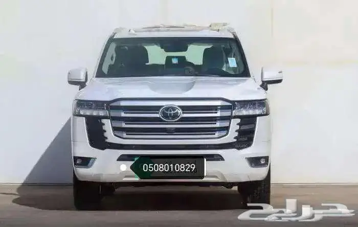 لاند كروزر GXRL3 ابيض 2025 3