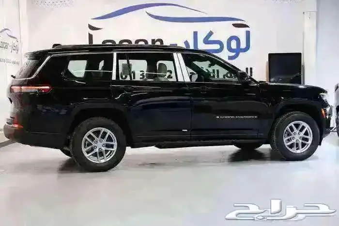 جراند شيروكي لاريدو ستاندر2025 3