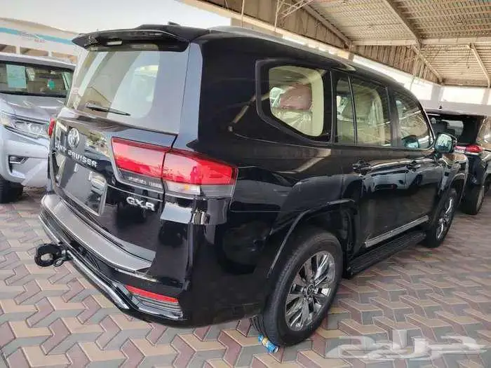 لاند كروزر GXRL3 اسود 2025 1