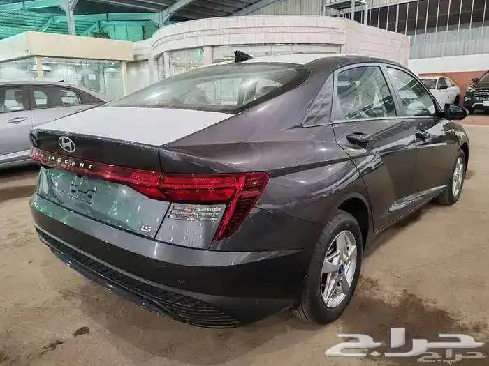 اكسنت فليت 2026 اسود 4