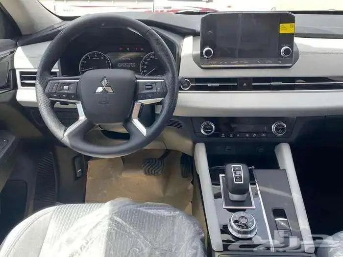 ميتسوبيشي اوتولاندر 2025 ستاندر 7 راكب دبل اقساط و كاش 9