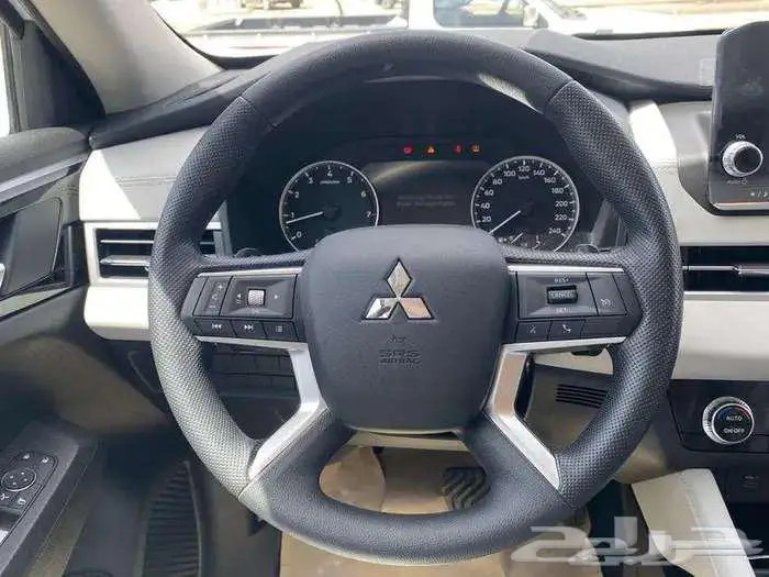 ميتسوبيشي اوتولاندر 2025 ستاندر 7 راكب دبل اقساط و كاش 10