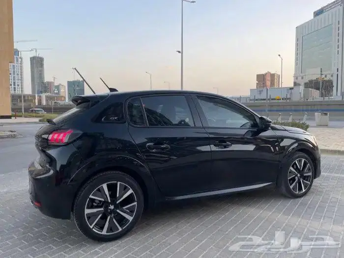 للبيع بيجو 208 جي تي لاين فل كامل 2023 على الضمان 4