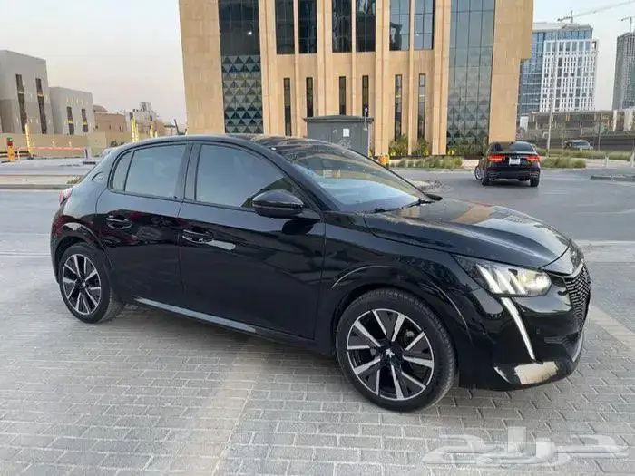 للبيع بيجو 208 جي تي لاين فل كامل 2023 على الضمان 3