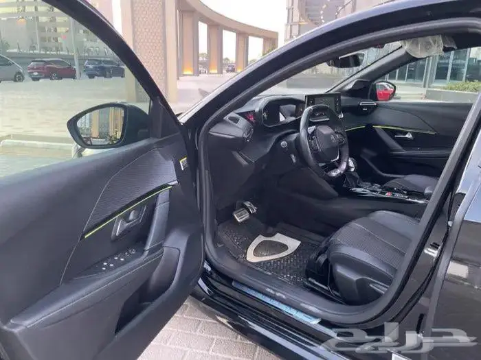 للبيع بيجو 208 جي تي لاين فل كامل 2023 على الضمان 8