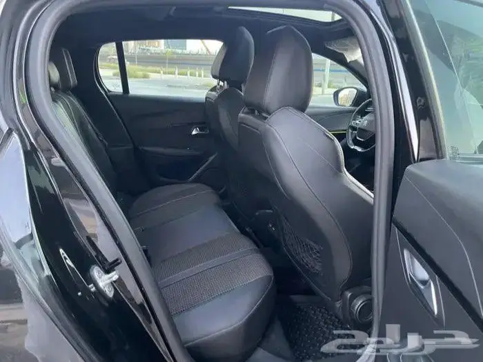 للبيع بيجو 208 جي تي لاين فل كامل 2023 على الضمان 6