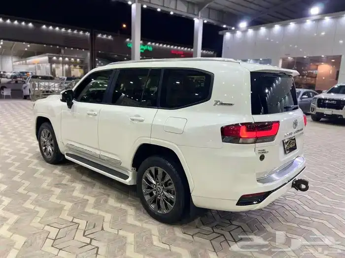 تويوتا لاندكروزر 2022 L4 سعودي ماشي 75 الف قمة فالنظافة 5