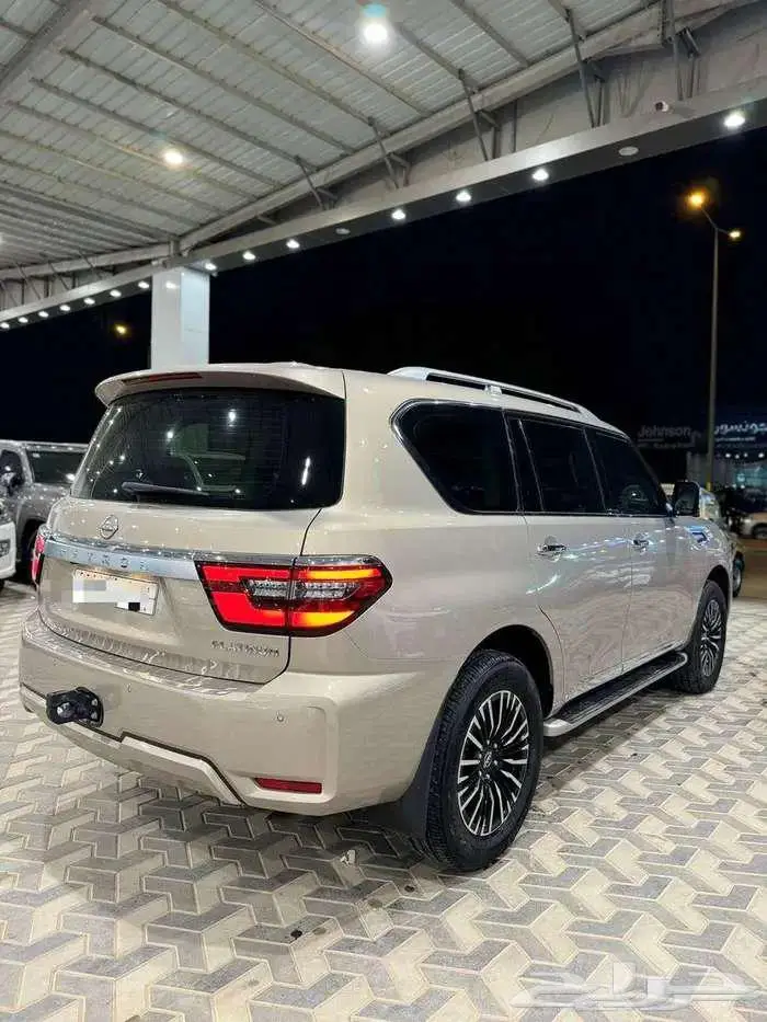 نيسان بلاتينيوم موديل 2022 4
