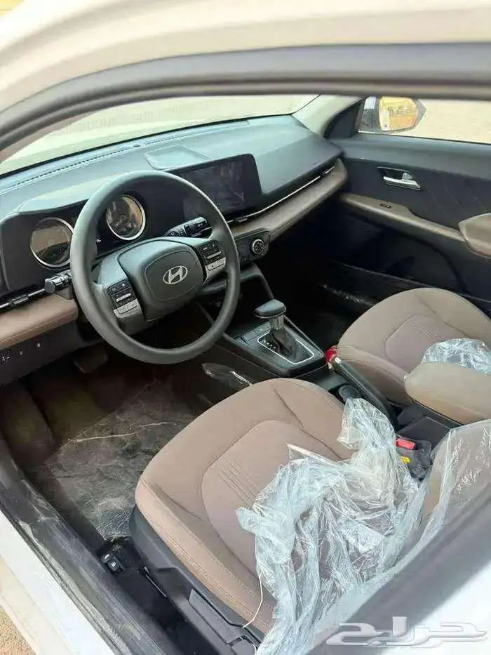 اكسنت فليت 2026 ابيض سقف اسود 4