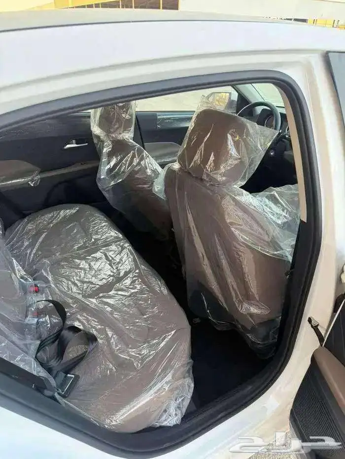 اكسنت فليت 2026 ابيض سقف اسود 6