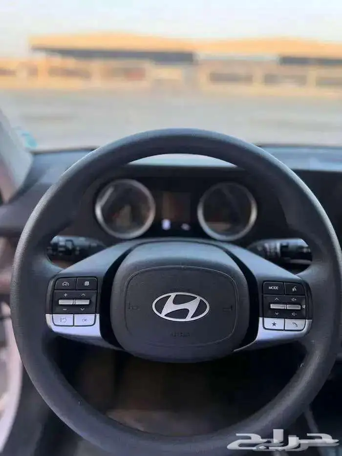 اكسنت فليت 2026 ابيض سقف اسود 8