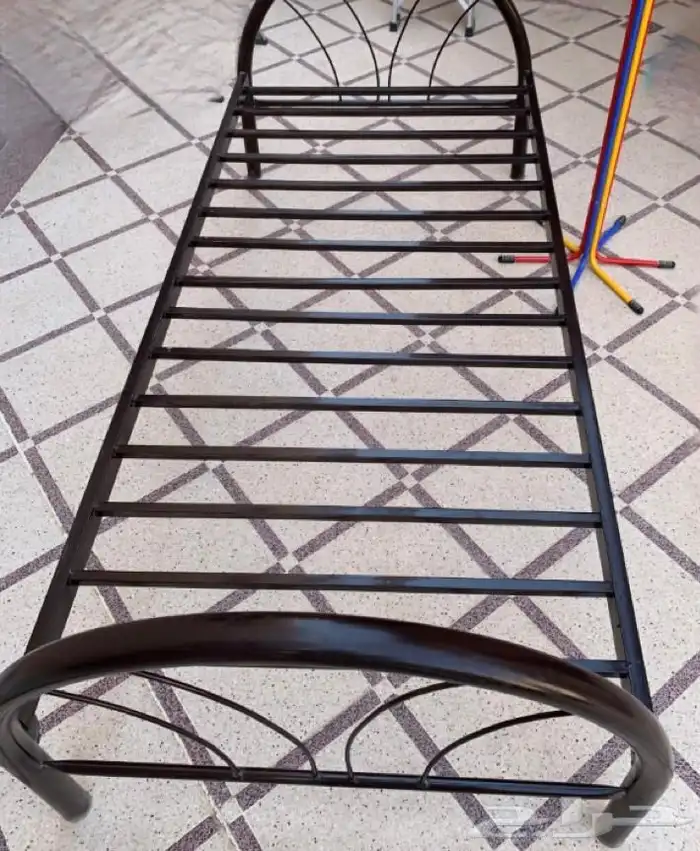 مجموعة اغراض مستعمله ثلاجة وسرير حديد البيع كامل 3