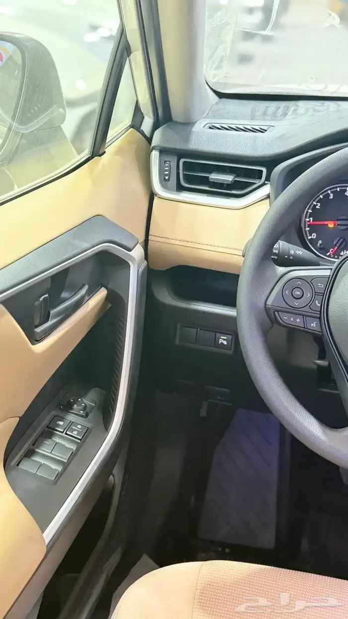 تويوتا راف فور (LE) استاندر دبل 2025 12