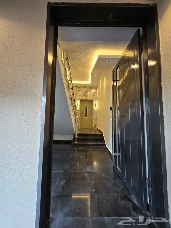 للبيع روف علوى مع ملحقVIPمدخل مستقل9غرف خلف حي الراقي شارعين 4