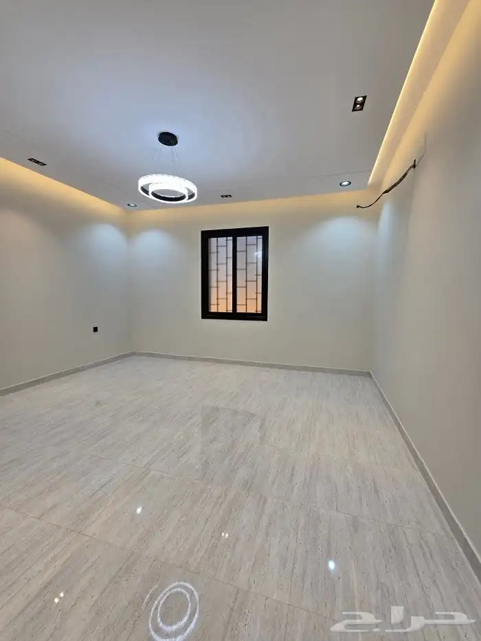 للبيع روف علوى مع ملحقVIPمدخل مستقل9غرف خلف حي الراقي شارعين 22