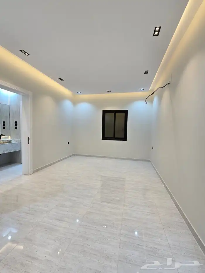 للبيع روف علوى مع ملحقVIPمدخل مستقل9غرف خلف حي الراقي شارعين 9