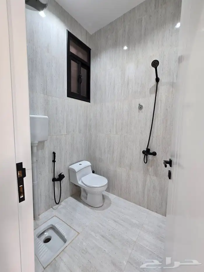 للبيع روف علوى مع ملحقVIPمدخل مستقل9غرف خلف حي الراقي شارعين 28