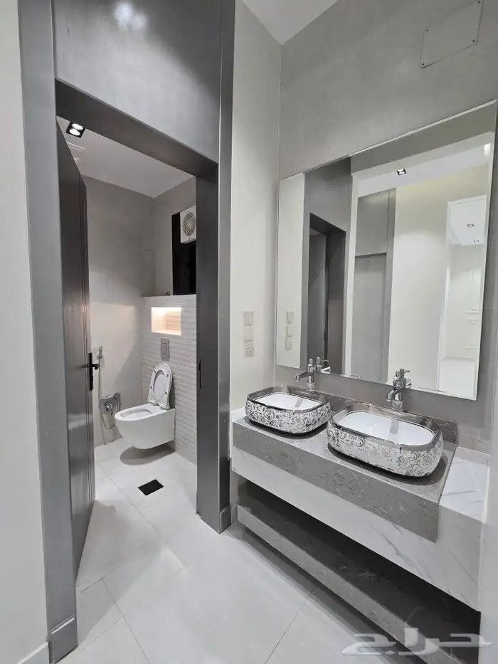 أدوار ارضيه تمليك 6غرف VIP حوش ومدخل سياره بين أبها والخميس 15