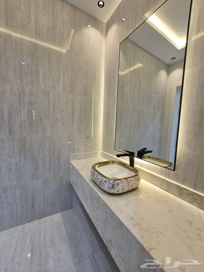 للبيع روف علوى مع ملحقVIPمدخل مستقل9غرف خلف حي الراقي شارعين 29