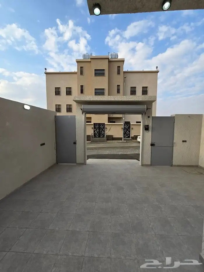 دور أرضي تمليك6غرفVIP حوش ومدخل سياره من550ألف طريق الثمانين 22