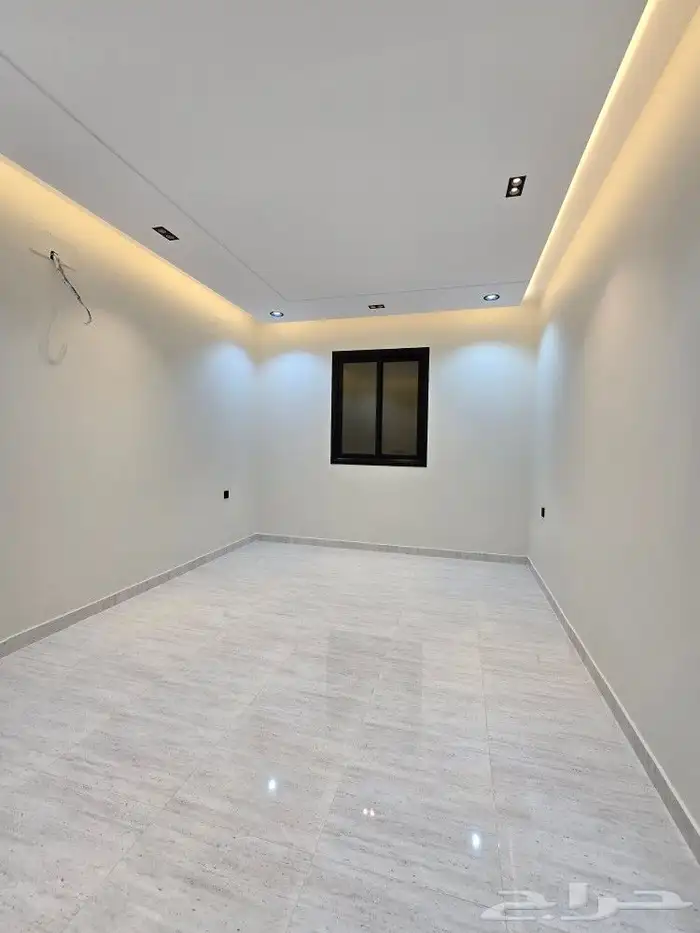 للبيع روف علوى مع ملحقVIPمدخل مستقل9غرف خلف حي الراقي شارعين 19