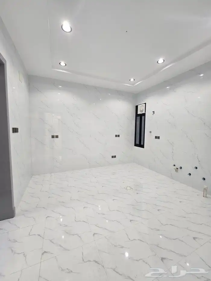 دور أرضي تمليك6غرفVIP حوش ومدخل سياره من550ألف طريق الثمانين 9