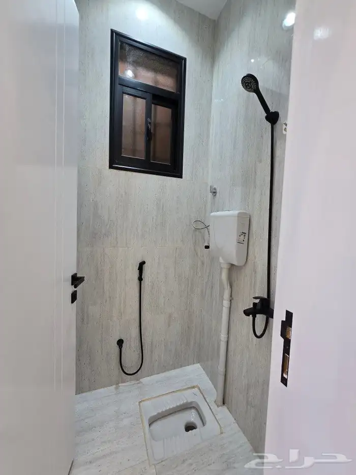 للبيع روف علوى مع ملحقVIPمدخل مستقل9غرف خلف حي الراقي شارعين 34