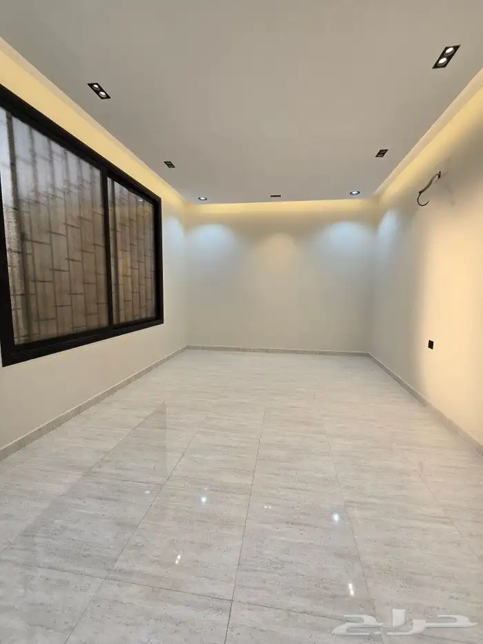 للبيع روف علوى مع ملحقVIPمدخل مستقل9غرف خلف حي الراقي شارعين 27