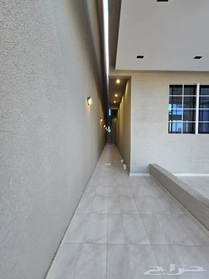 أدوار ارضيه تمليك 6غرف VIP حوش ومدخل سياره بين أبها والخميس 4
