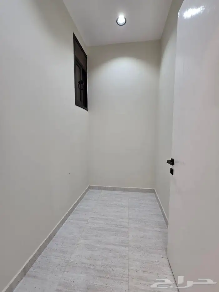 للبيع روف علوى مع ملحقVIPمدخل مستقل9غرف خلف حي الراقي شارعين 30