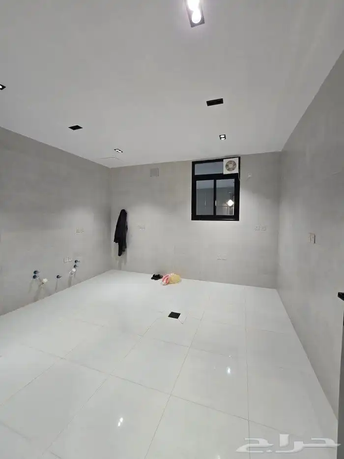 أدوار ارضيه تمليك 6غرف VIP حوش ومدخل سياره بين أبها والخميس 9