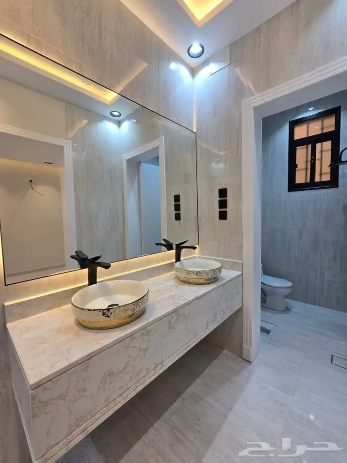 للبيع روف علوى مع ملحقVIPمدخل مستقل9غرف خلف حي الراقي شارعين 8