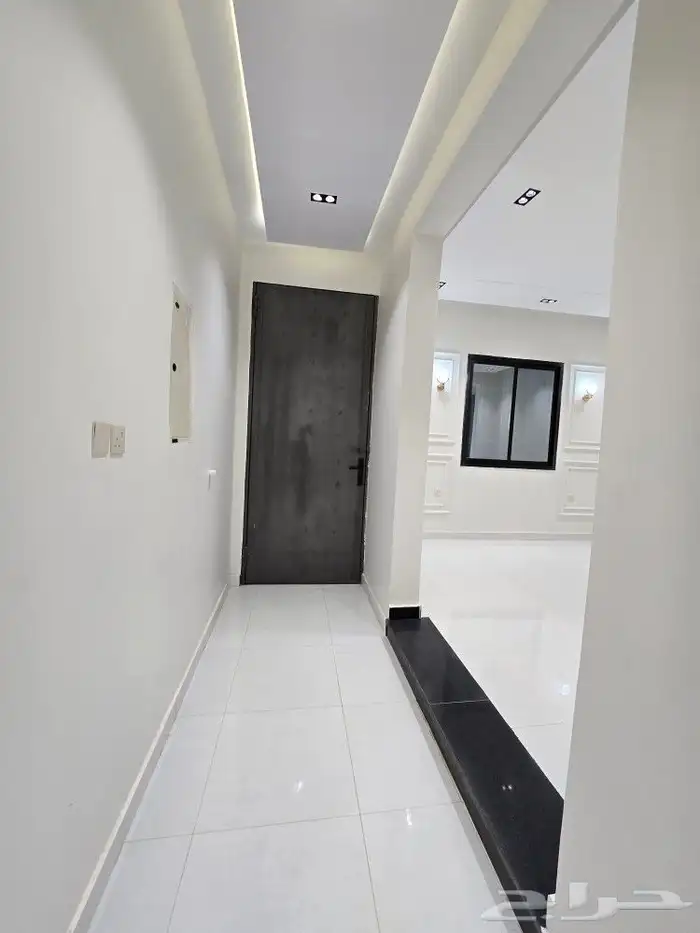 أدوار ارضيه تمليك 6غرف VIP حوش ومدخل سياره بين أبها والخميس 11