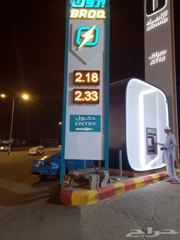 تركيب لوحات مواقع مشاريع عقارات محلات فنادق طباعة بنر استيكر 0